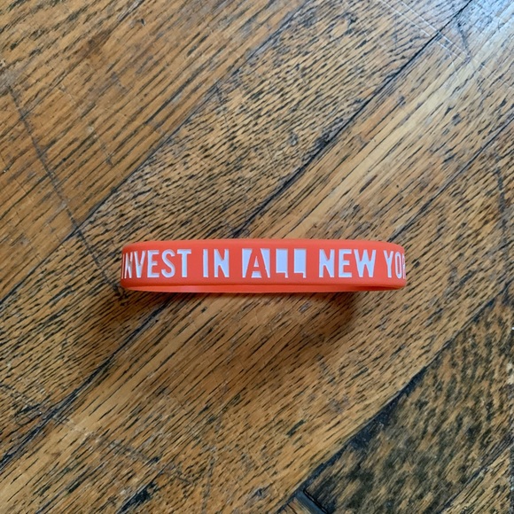 Orange wristband - Picture 3 of 3